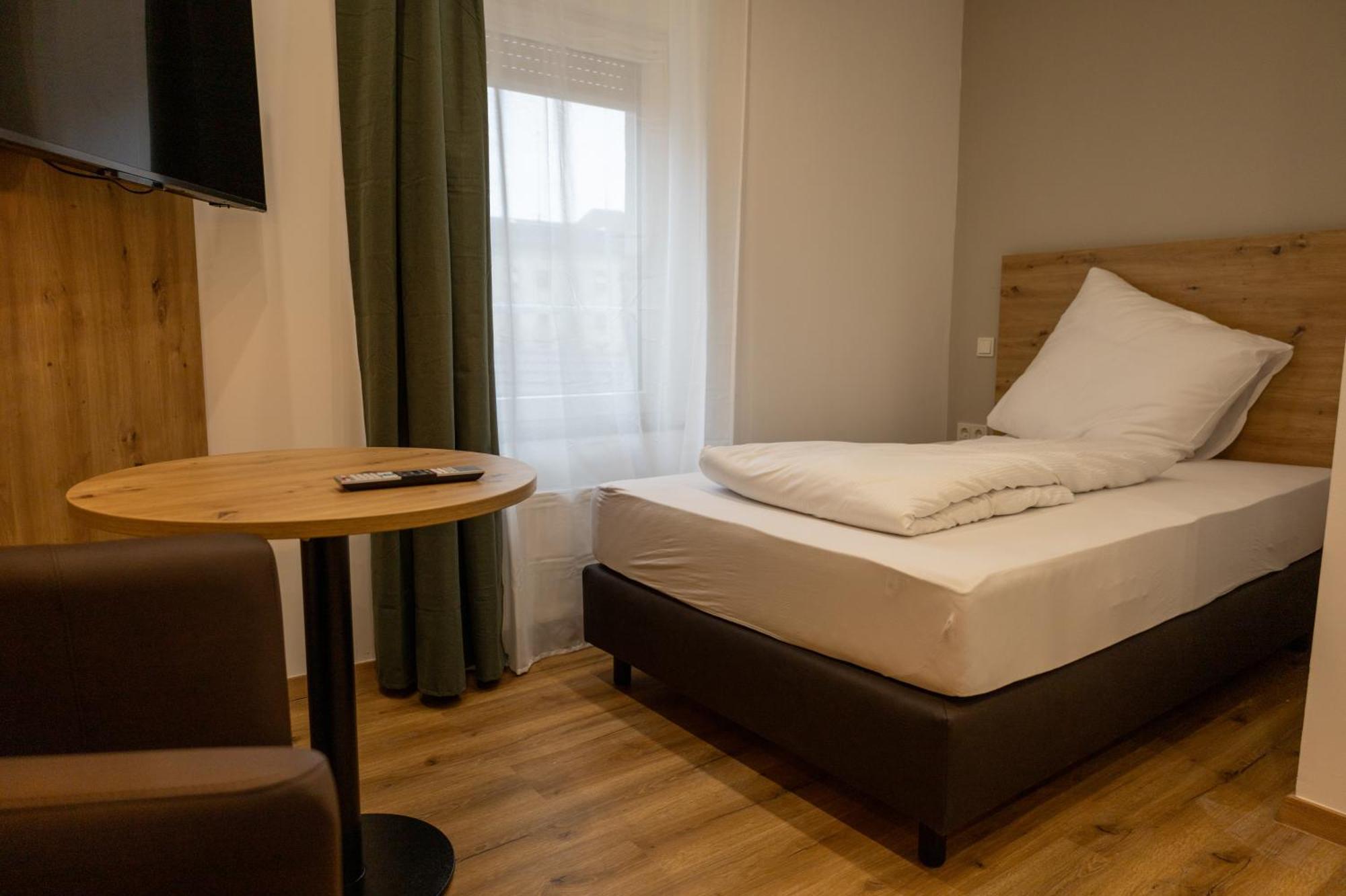 Hln Apartments Am Bahnhof Sarrebruck Extérieur photo